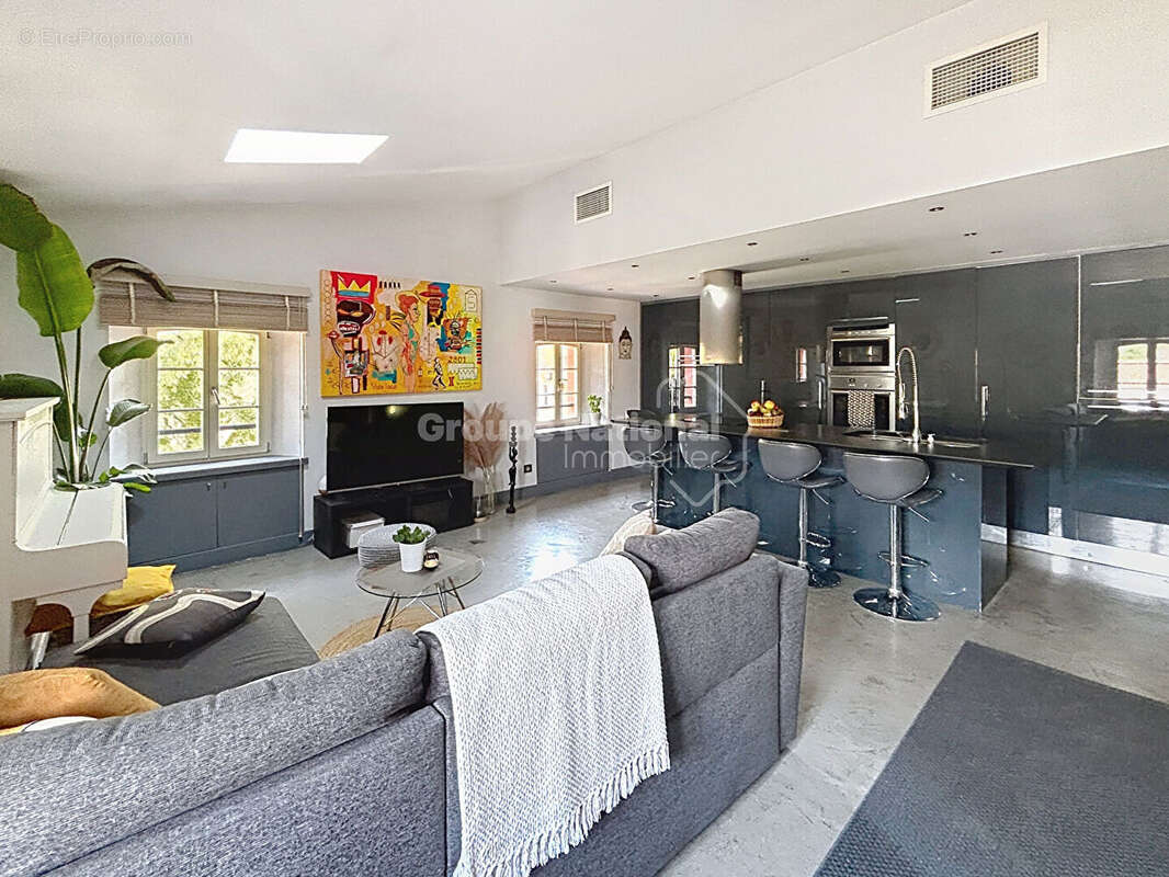 Duplex Vieux village Mouans Sartoux 5 pièce(s) 130 m² (97 m²LC) - photo 2