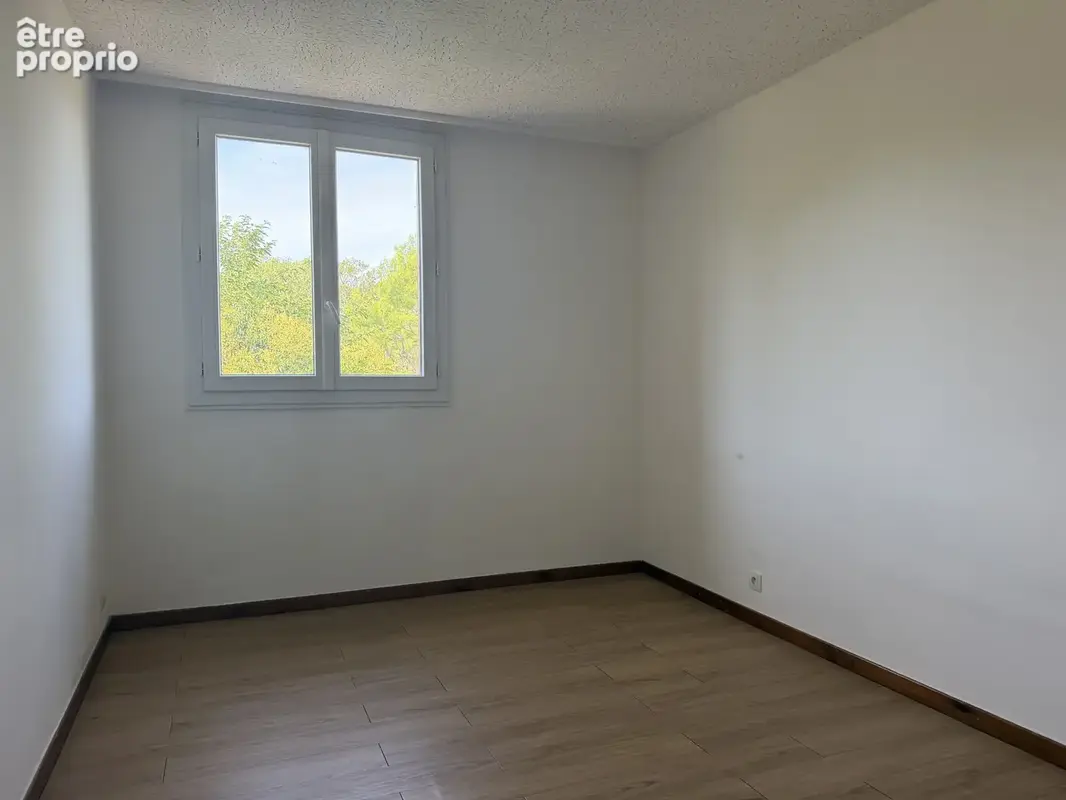 Beau t4 lumineux en tres bon etat avec balcon cave et parking residence les prairies 13013 marseille - photo 8