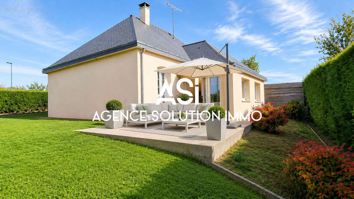 Maison à MONTSURS