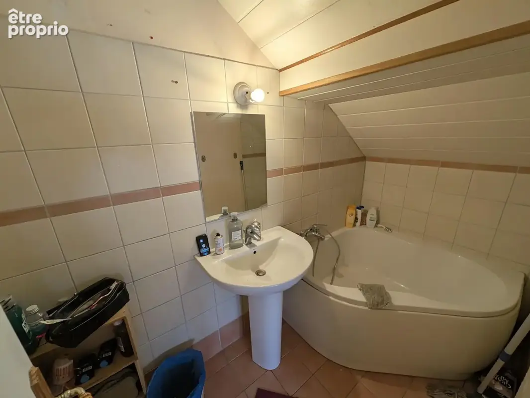 BASSENS - Maison familiale de 111m2 sur grand terrain constructible de 1039m2 - photo 9