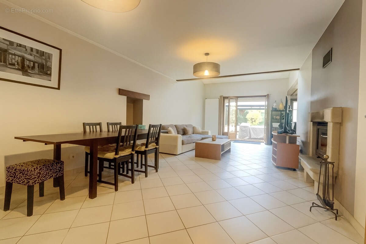 Maison à AVRAINVILLE