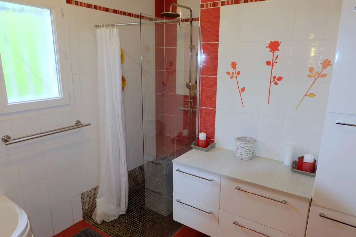 Village Bord de riviere  - Maison plein pied familial avec quatre chambres - photo 11