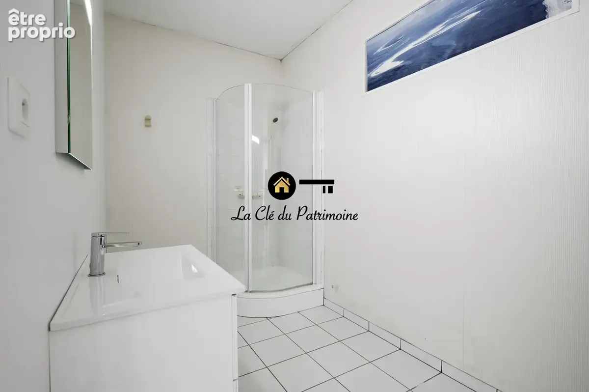 Villa de 308 m2 sur terrain de 1000 m2 avec terrasse- jardin et dependance - ares - photo 25