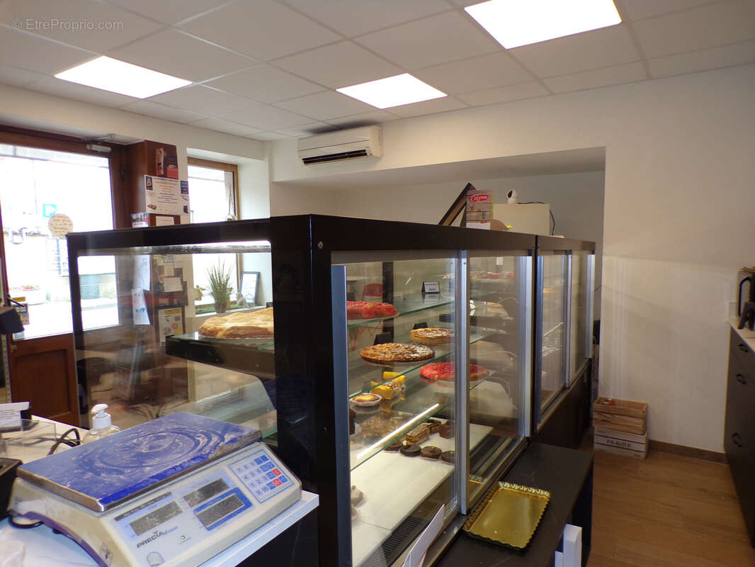 Commerce à JASSERON