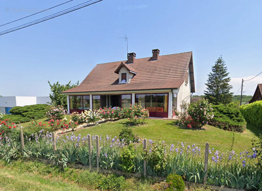 Maison à MONTCOY
