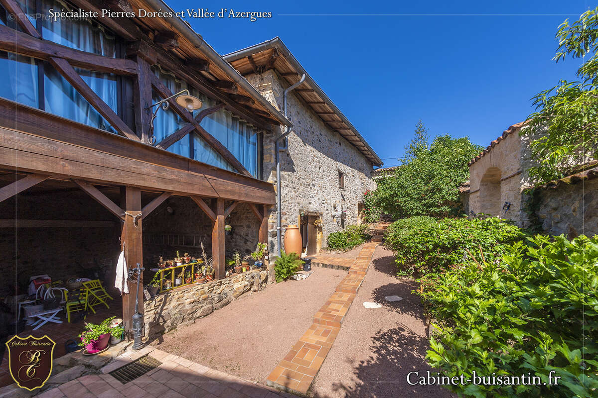 Maison à LETRA