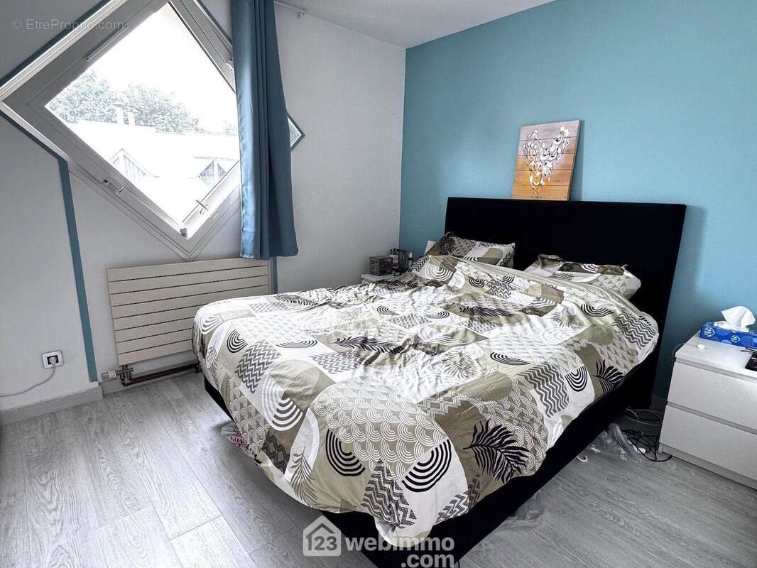 Voici la première chambre...