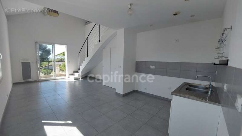 Appartement à vendre 3 pièces VILLENEUVE LES AVIGNON (30) - photo 3