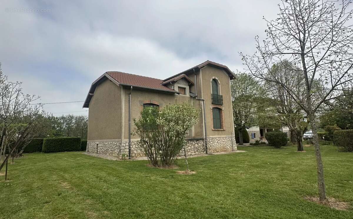 Maison à NEGREPELISSE