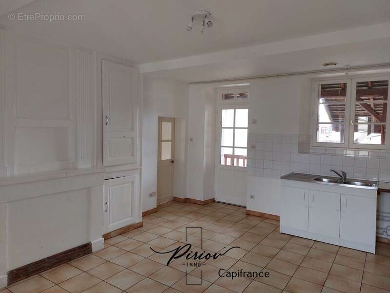 Immeuble de rapport, T2, T3, T3, proximité château, centre ville - photo 5