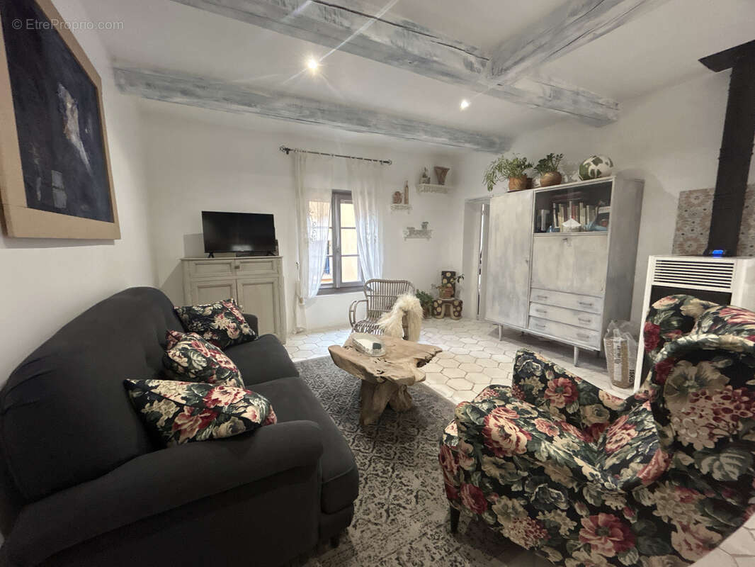 Maison à SAINT-QUENTIN-LA-POTERIE