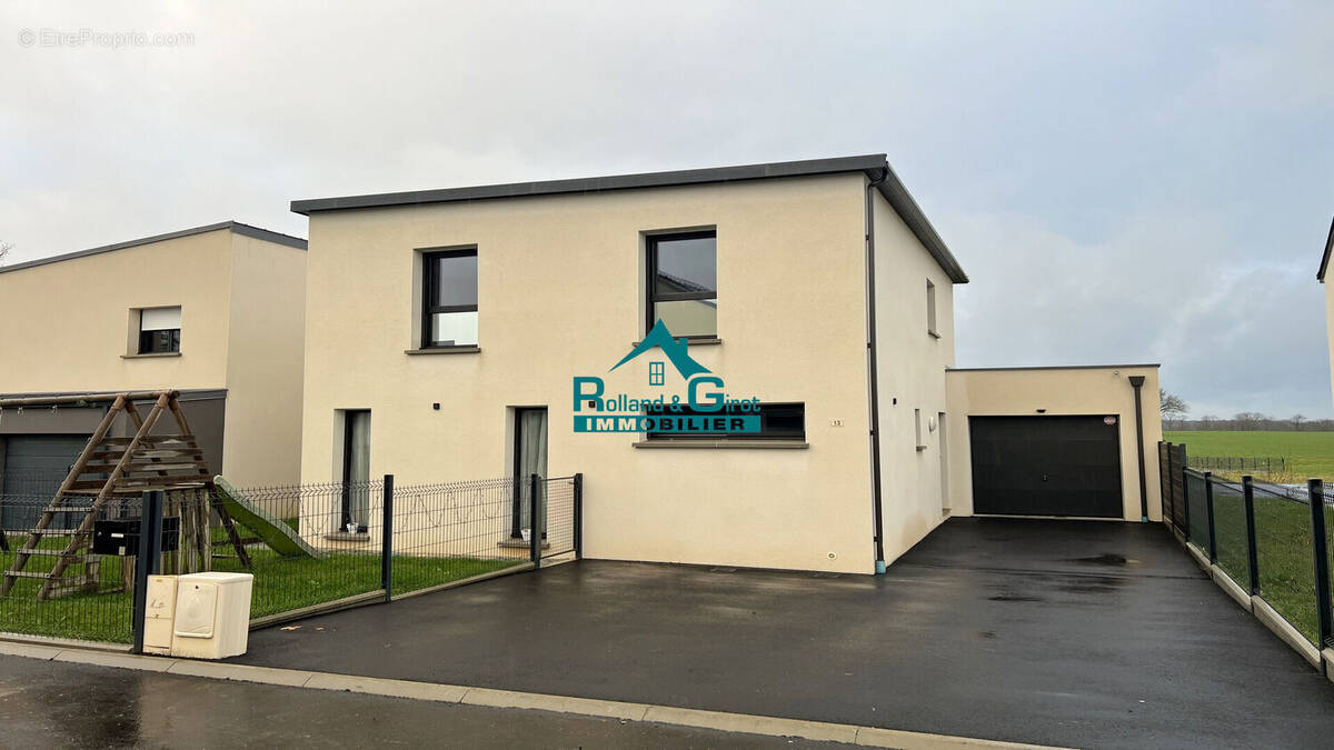 Maison à LA BOUEXIERE