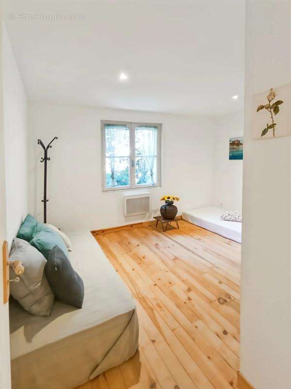 Appartement à LAUDUN-L&#039;ARDOISE