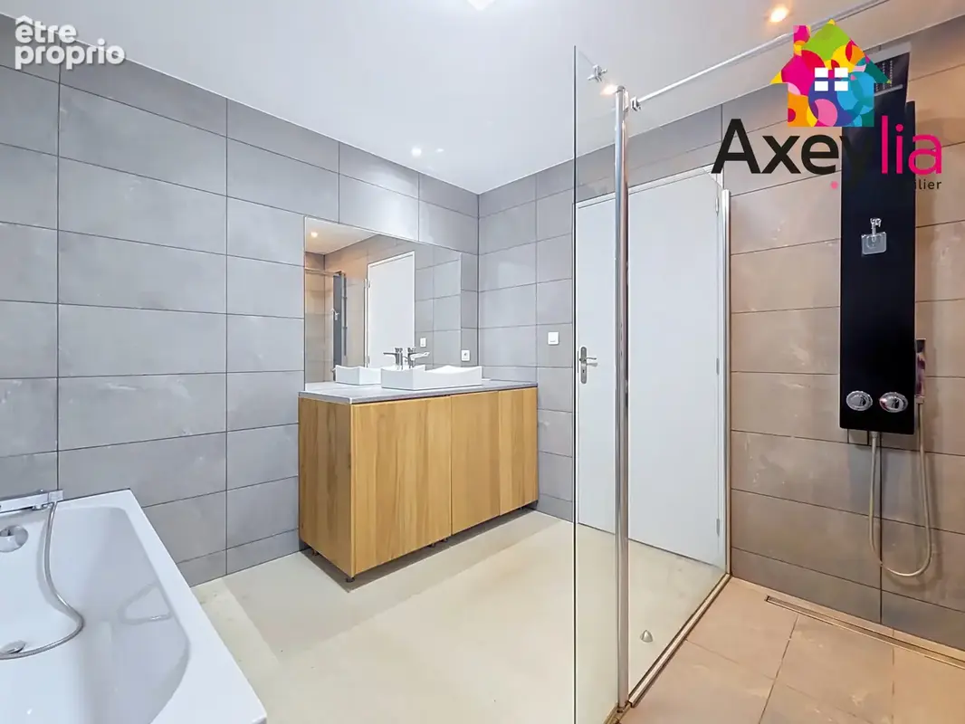 A vendre - centre roanne - maison type loft avec 3 chambres - photo 7
