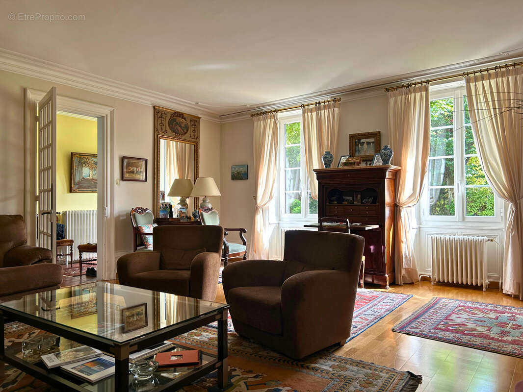MAISON DE CARACTÈRE en pierre avec 5 chambres, garage et piscine à COGNAC - photo 3
