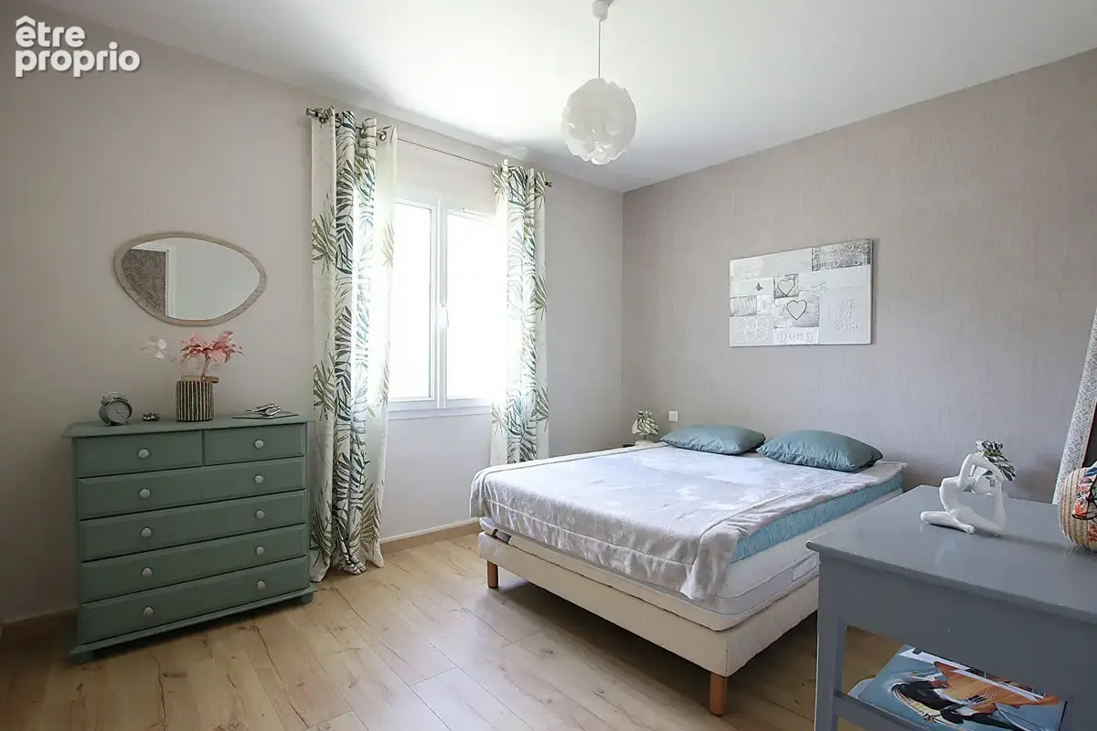 Vouillé, Maison de plain-pied, 121 m² habitables. - photo 13