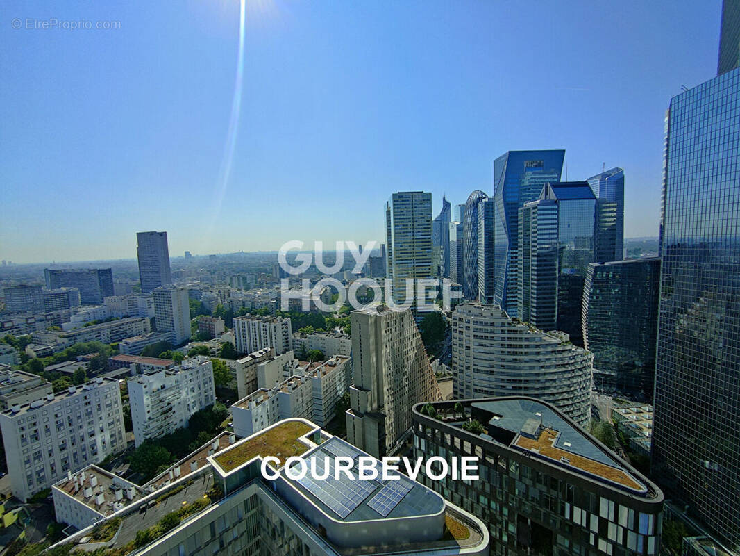 Appartement à COURBEVOIE