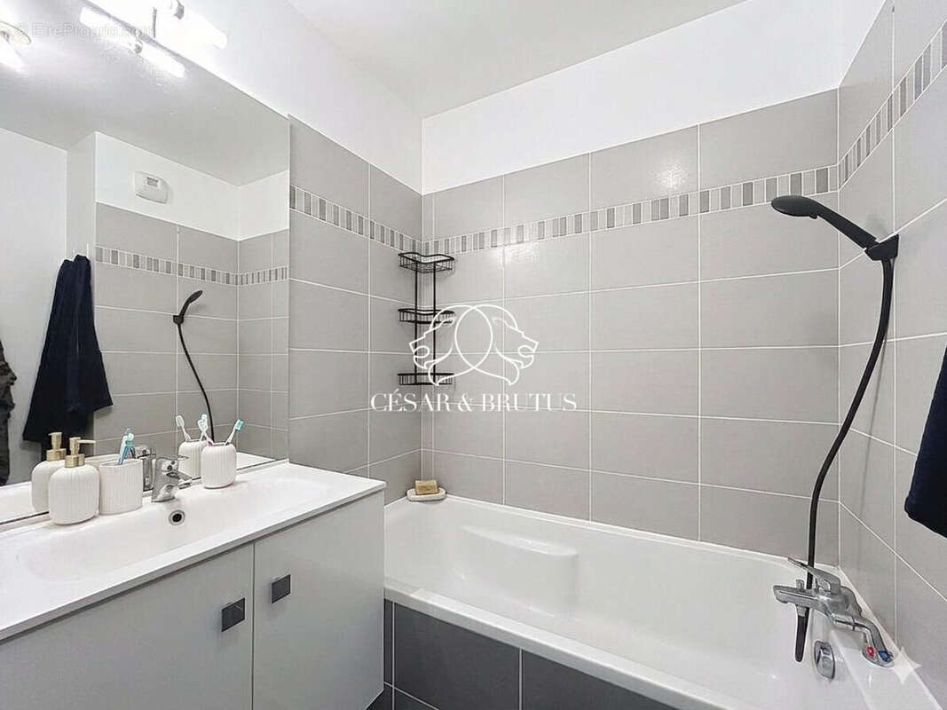 Appartement 55 m² à Venissieux  - photo 8