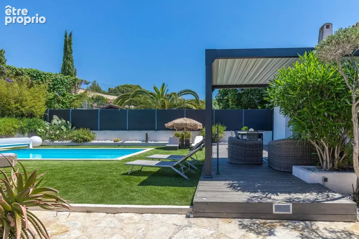 Maison de charme rénovée avec piscine chauffée et jardin à vendre a sanary-sur-mer - photo 6