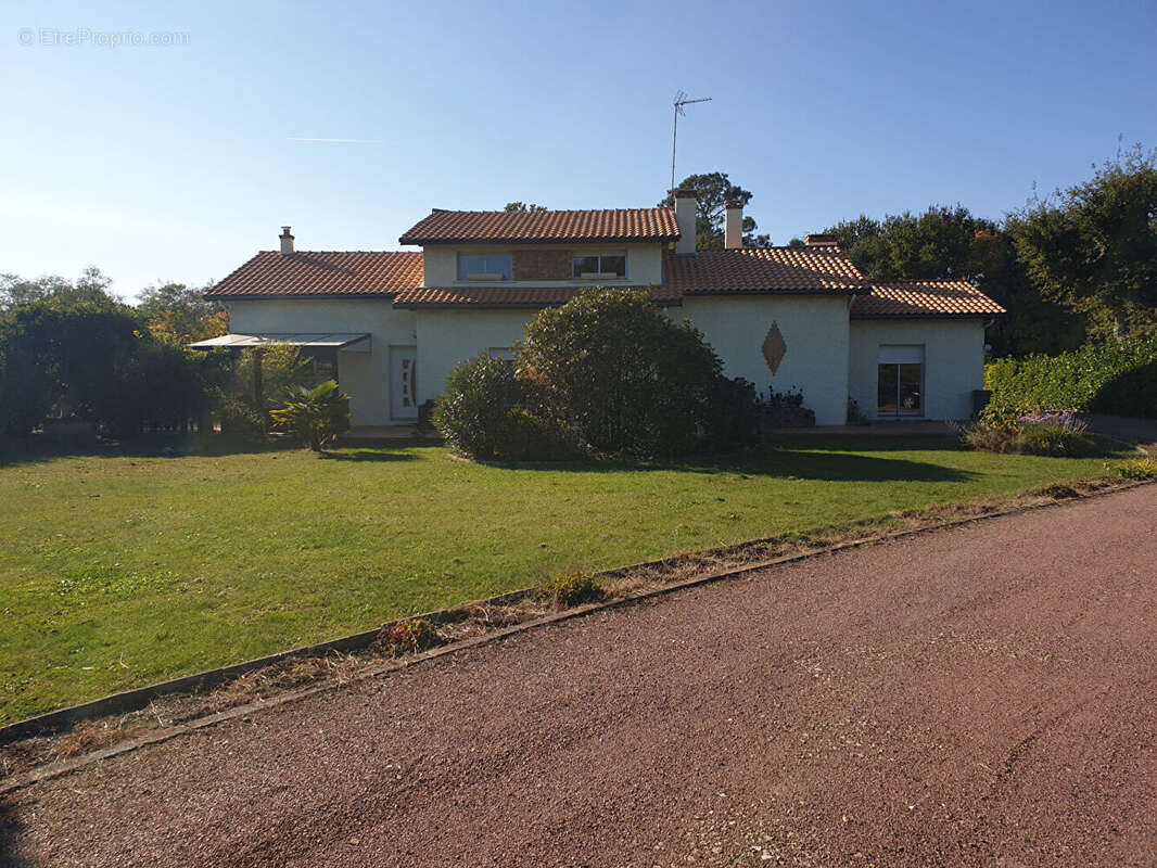 Maison à SALLES