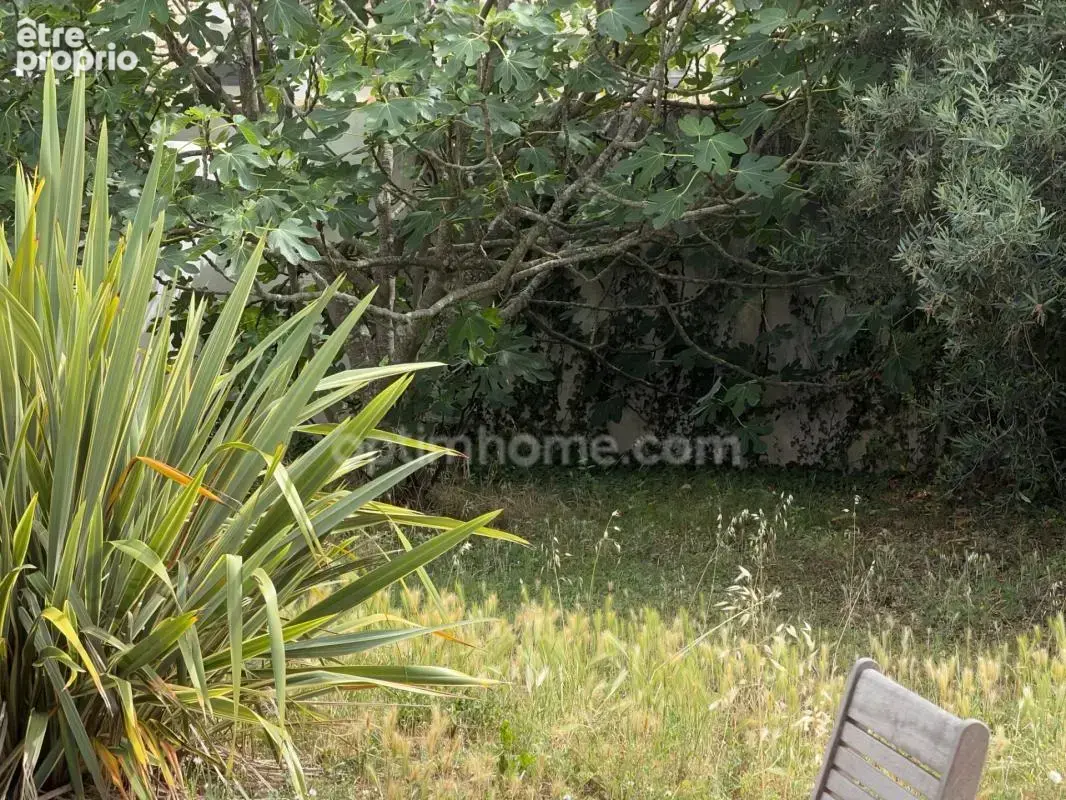 Unique à loix –en zone non submersible–jardin clos -parking privé - photo 9