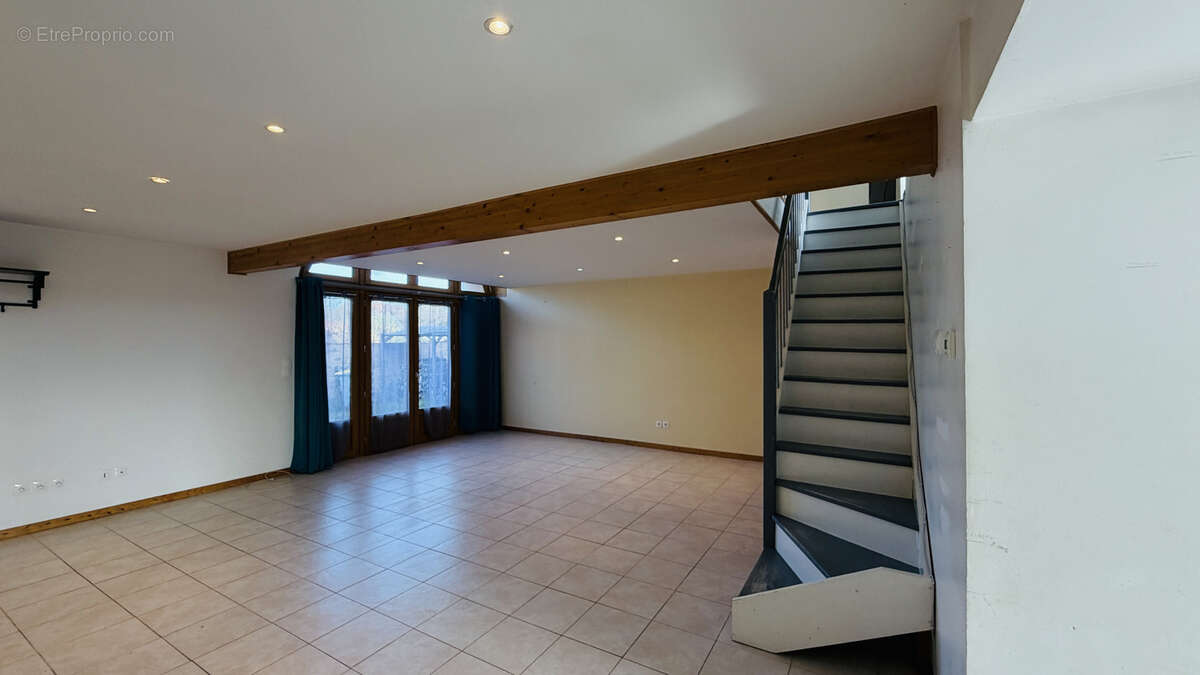 Maison 125m2 - trois chambre + mezzanine - jardin et dépendance - photo 7