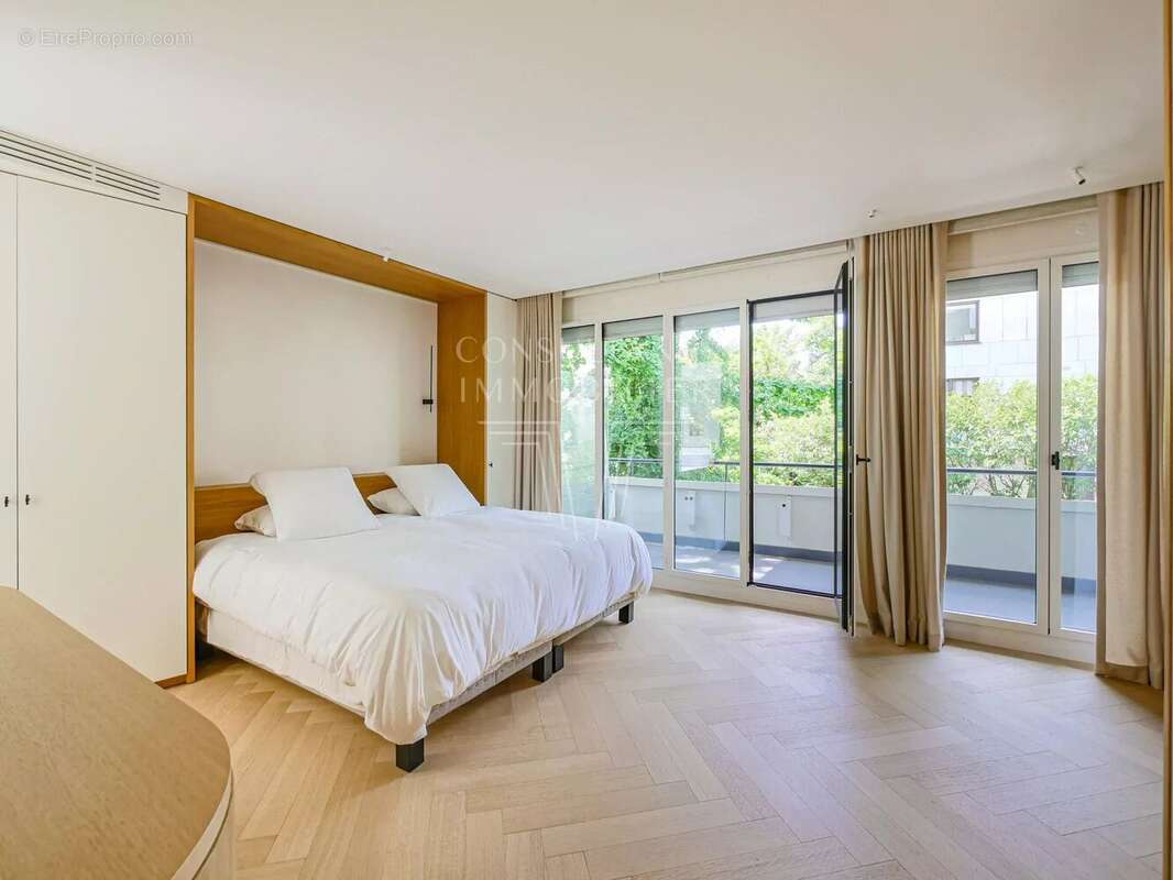 Appartement à NEUILLY-SUR-SEINE