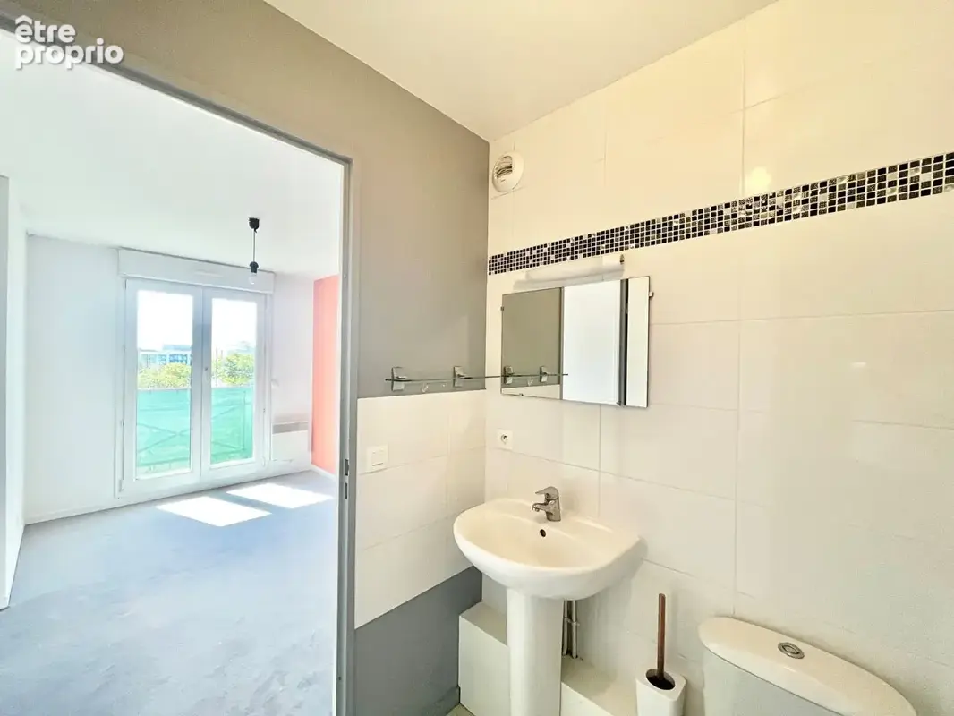 Appartement Caen 2 pièce(s) 33.32 m2 - vendu libre - place de parking privative - belle orientation - vue dégagée - photo 10