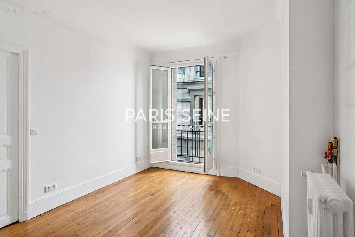 Appartement à PARIS-7E