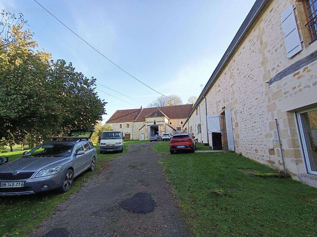 Appartement à SAINT-BENIN-D&#039;AZY