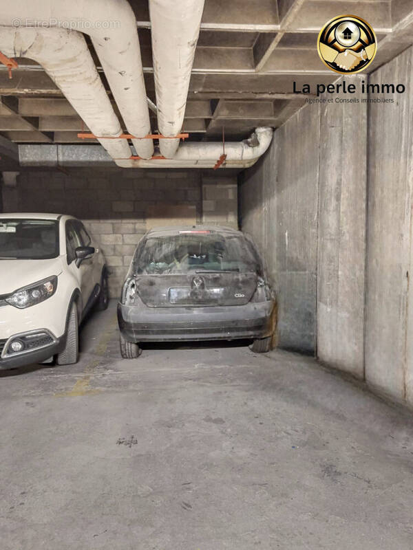 Parking à PARIS-20E