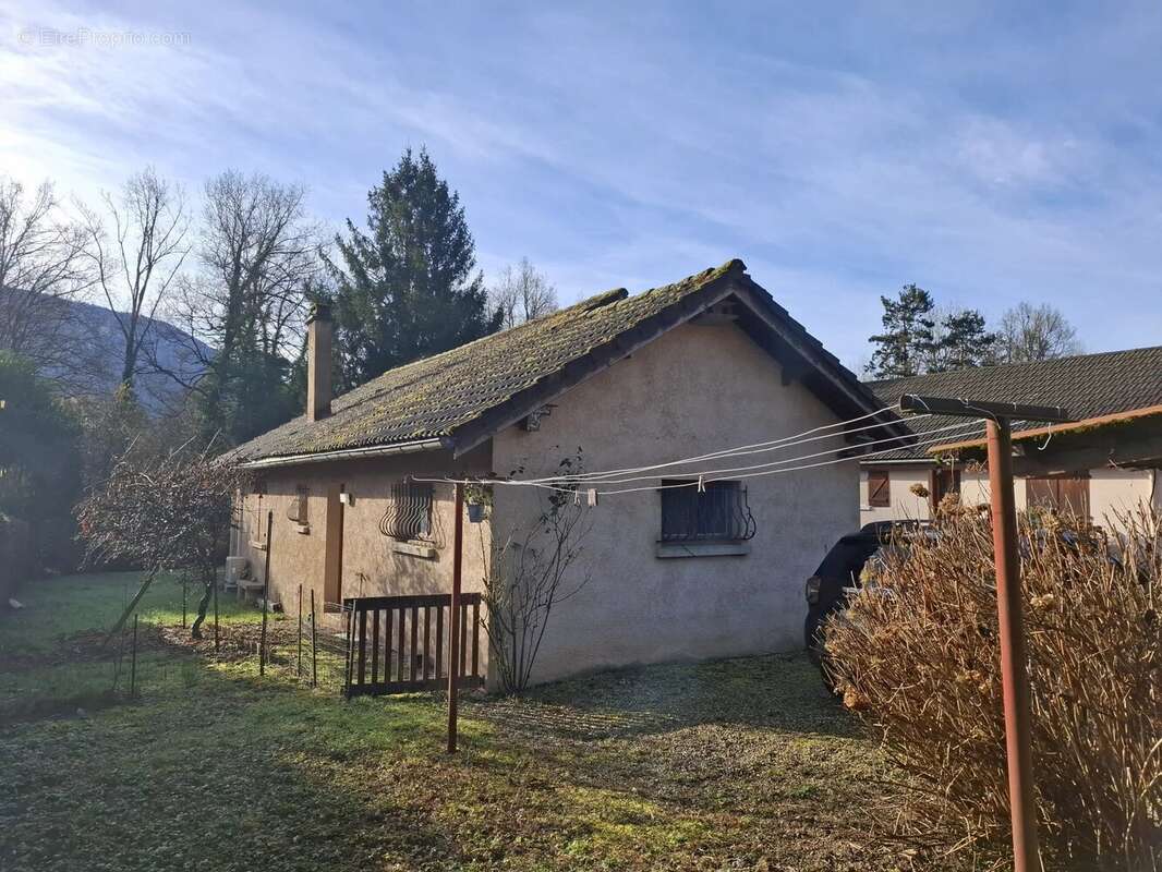Maison à SAINT-ALBAN-DE-MONTBEL