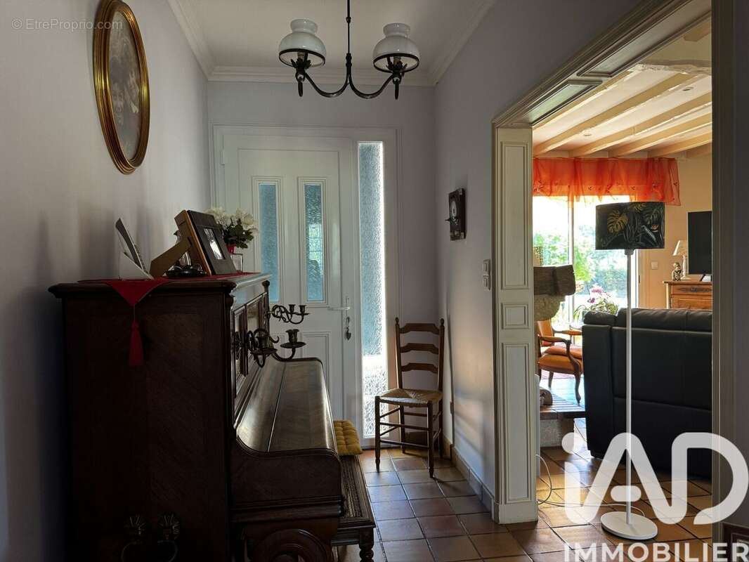 Maison 118 m² à Saint-Germain-De-Lusignan  - photo 5