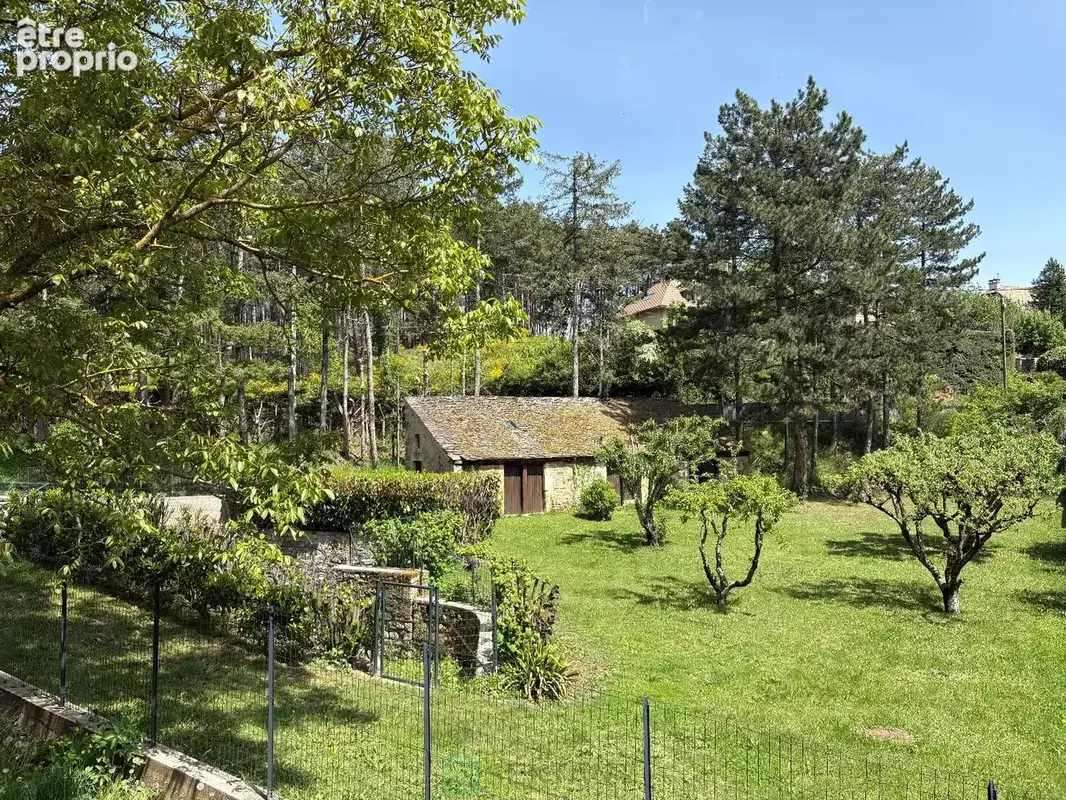 Propriété d'exception  274 m² habitables + 699 m² de dépendances et garages - photo 5