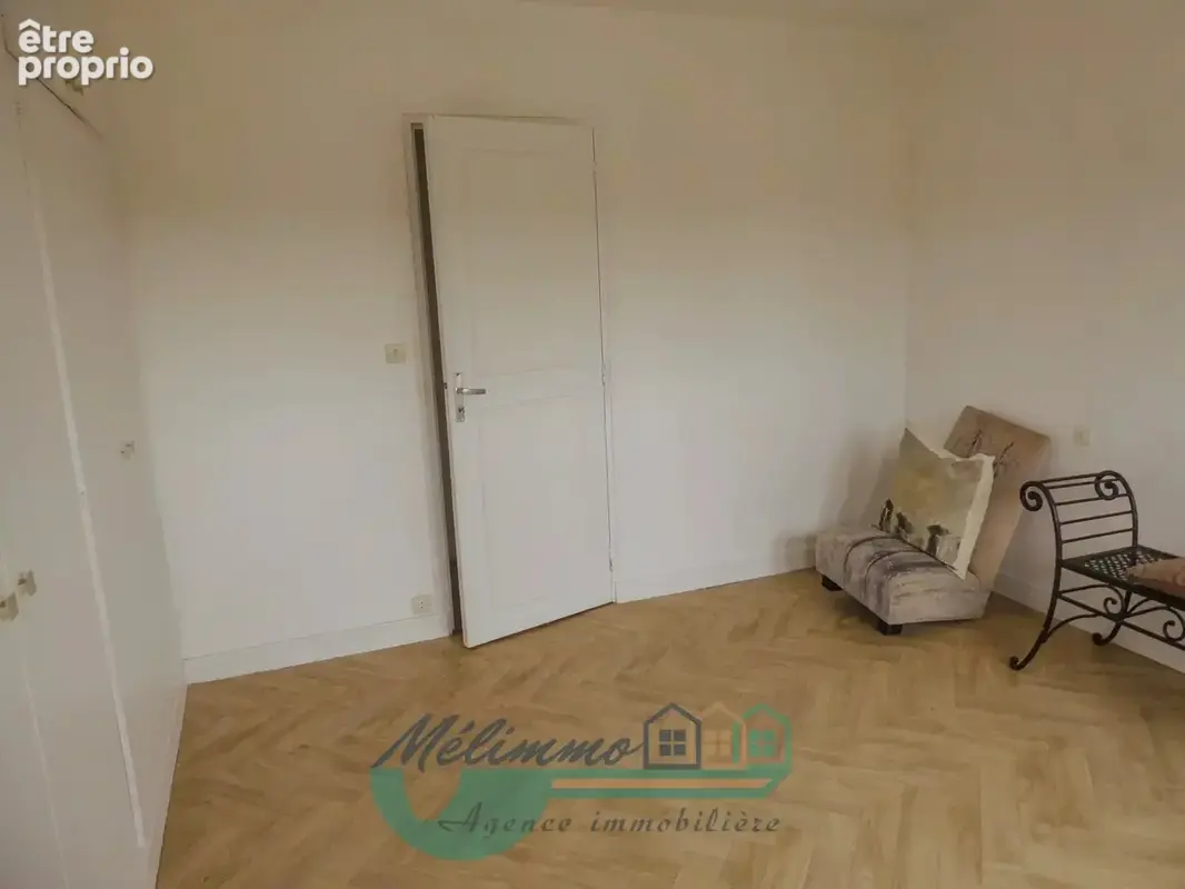 Maison 230 m² à Saint-Sauveur-En-Puisaye  - photo 3