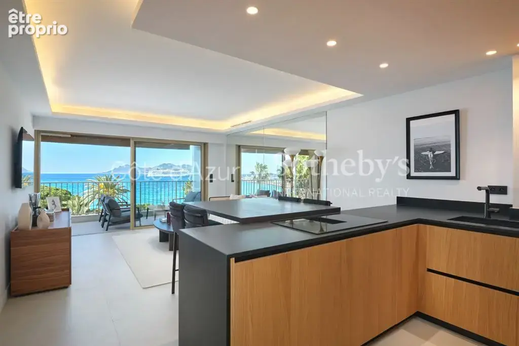 Cannes Croisette, magnifique vue mer : appartement 3 Pièces parfait état. - photo 5