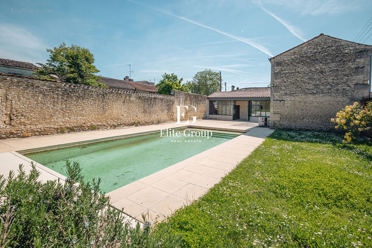 Maison à COGNAC