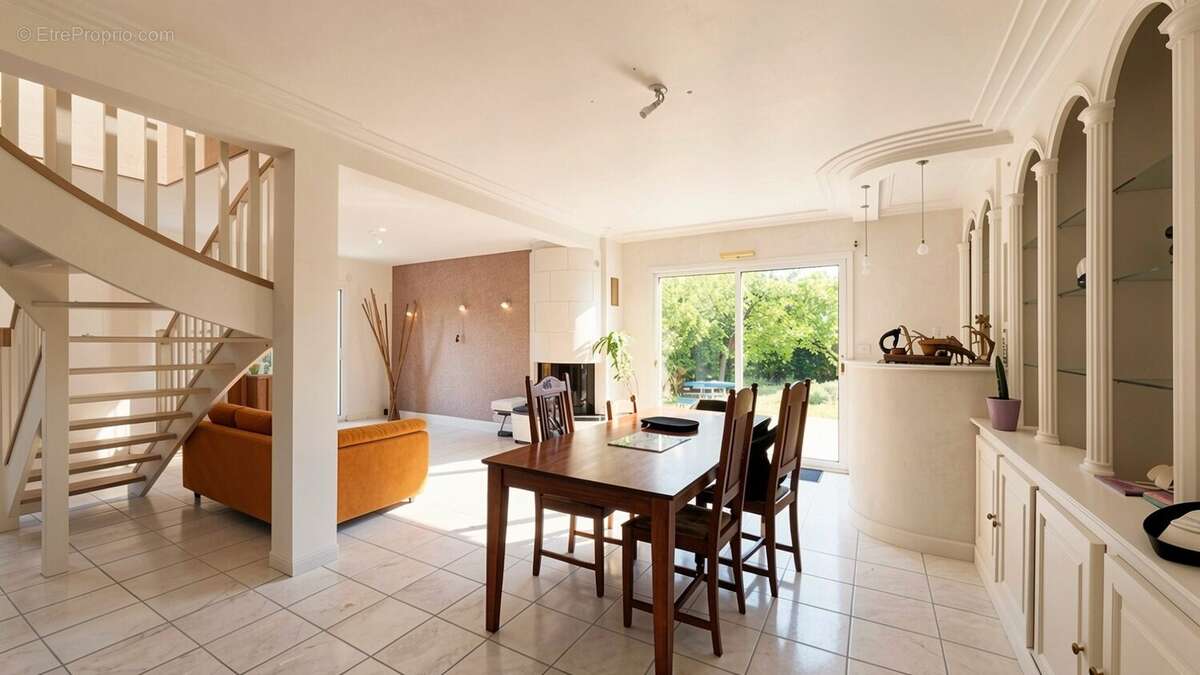 Maison 125 m² à Bourg-Des-Comptes  - photo 3