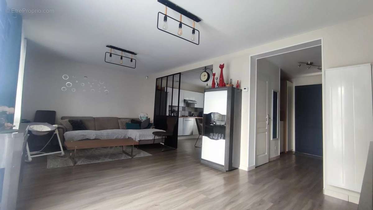 Maison à CHANTELOUP-LES-VIGNES