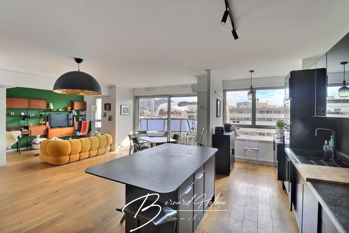 Appartement à MARSEILLE-8E