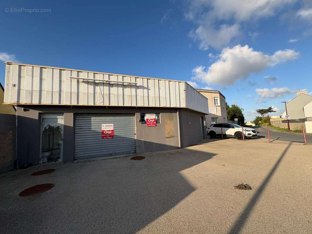 SAINT PABU Local commercial avec deux appartements - photo 2