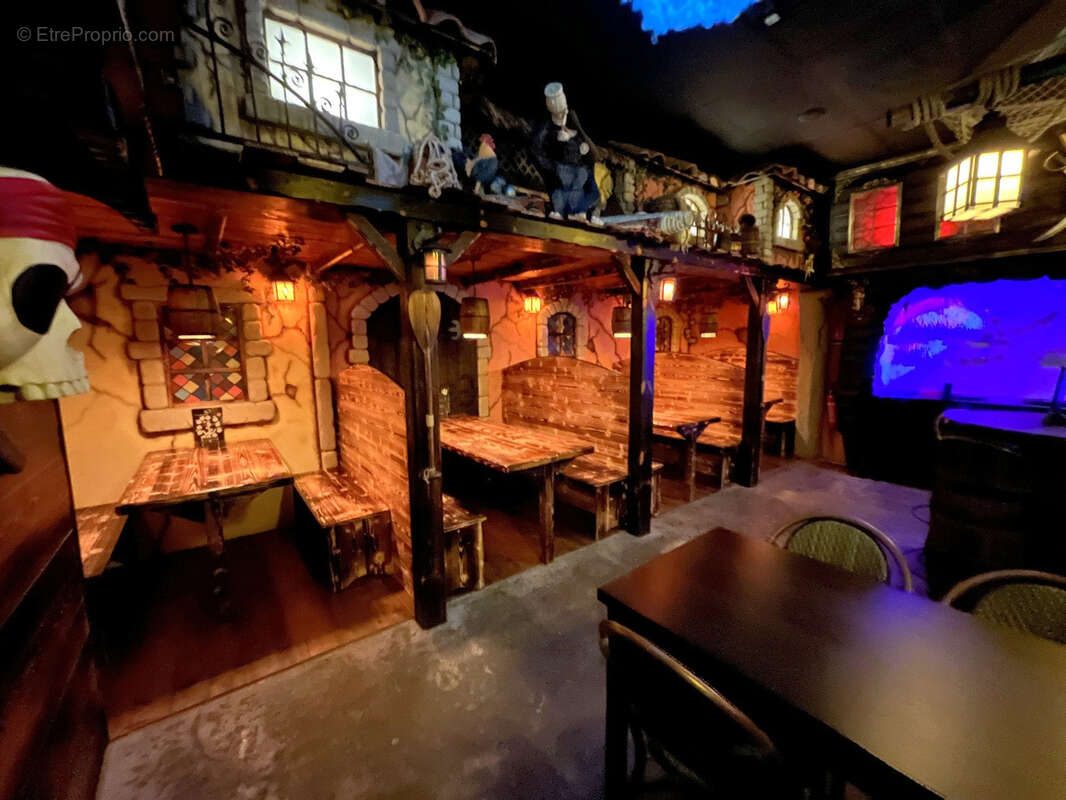 Commerce à CRAPONNE-SUR-ARZON