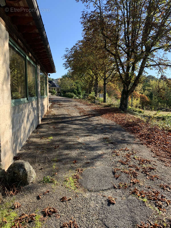 Commerce à SAINT-PANTALEON-DE-LARCHE