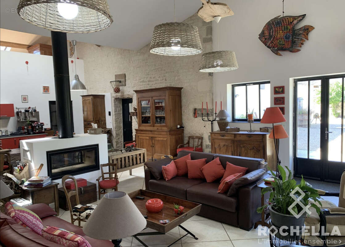 Maison 362 m² à Surgeres  - photo 3