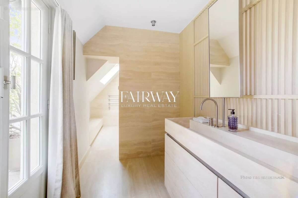Appartement à PARIS-8E