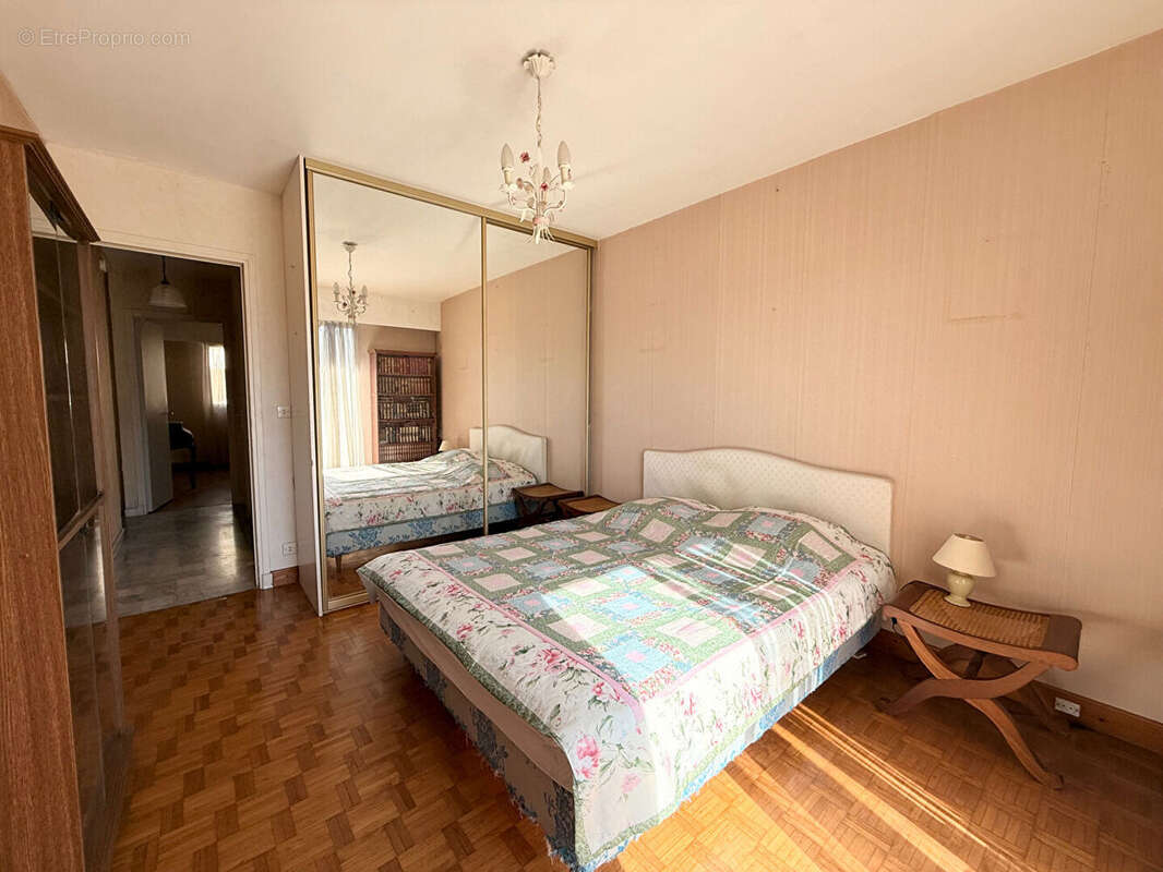 Appartement à SAINT-LAURENT-DU-VAR