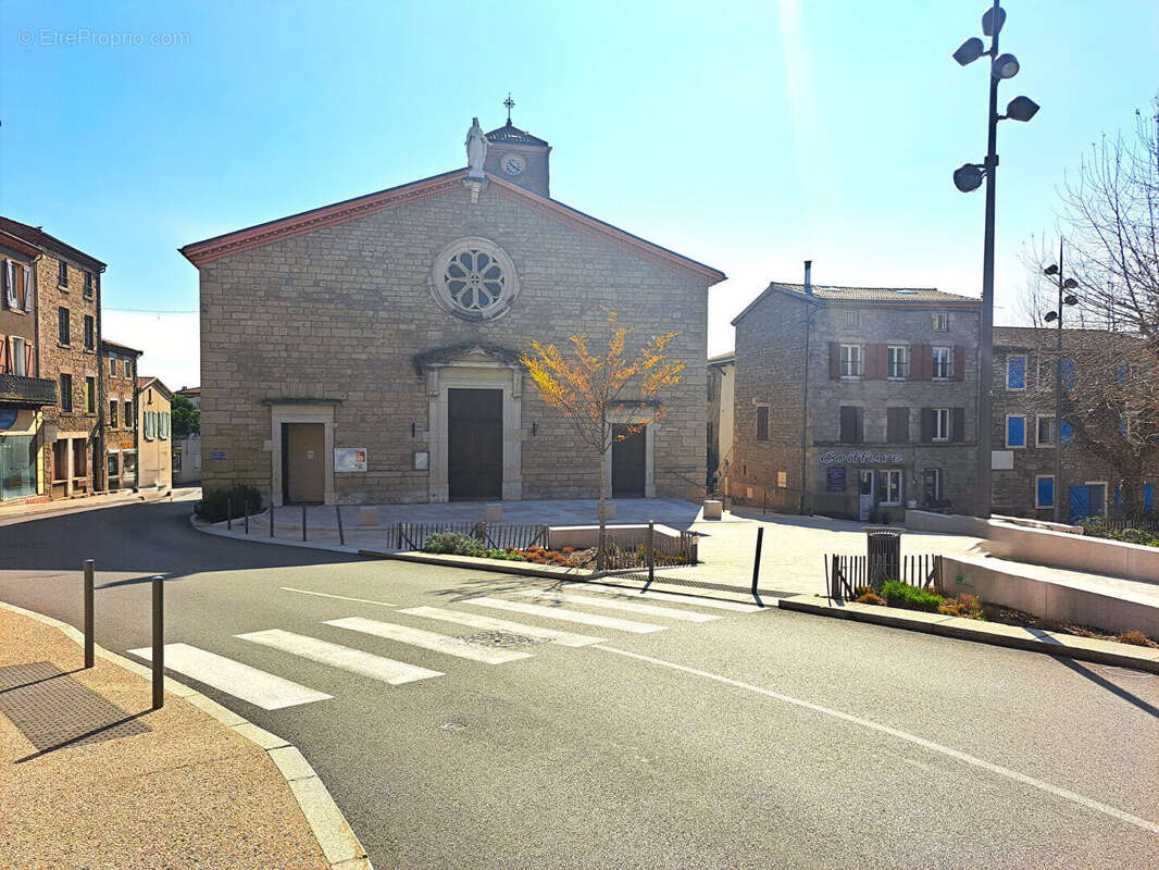 Commerce à SOUCIEU-EN-JARREST