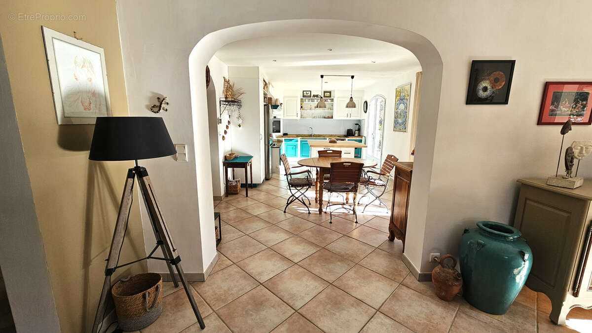 Maison à BAGNOLS-EN-FORET