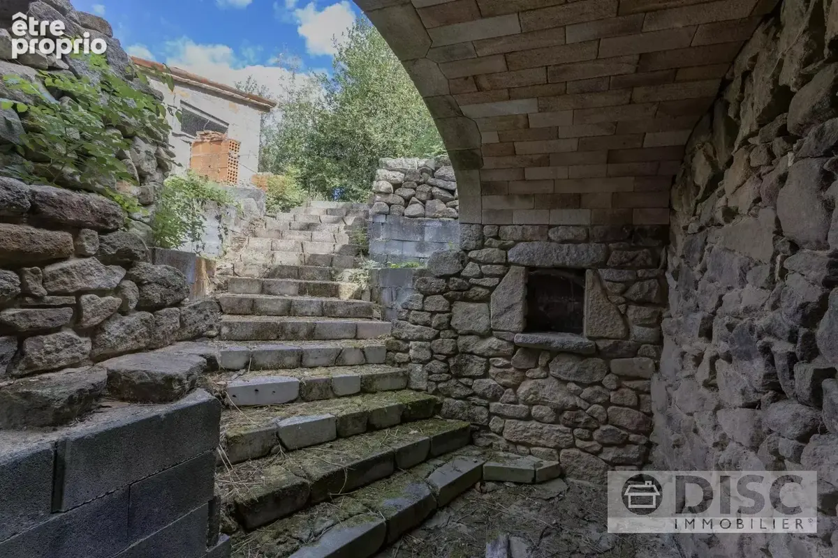 Maison rénovée en partie avec beaucoup de potentiel. - photo 7
