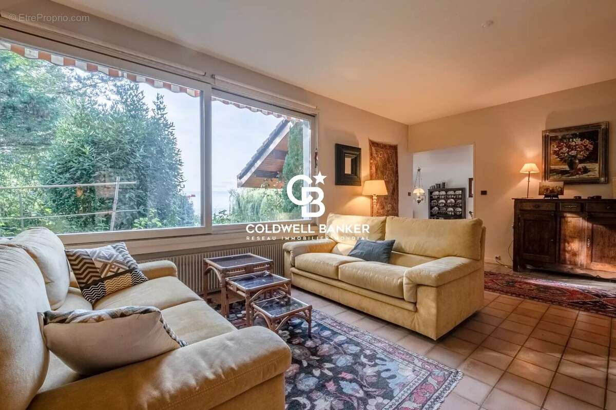 Maison à VETRAZ-MONTHOUX